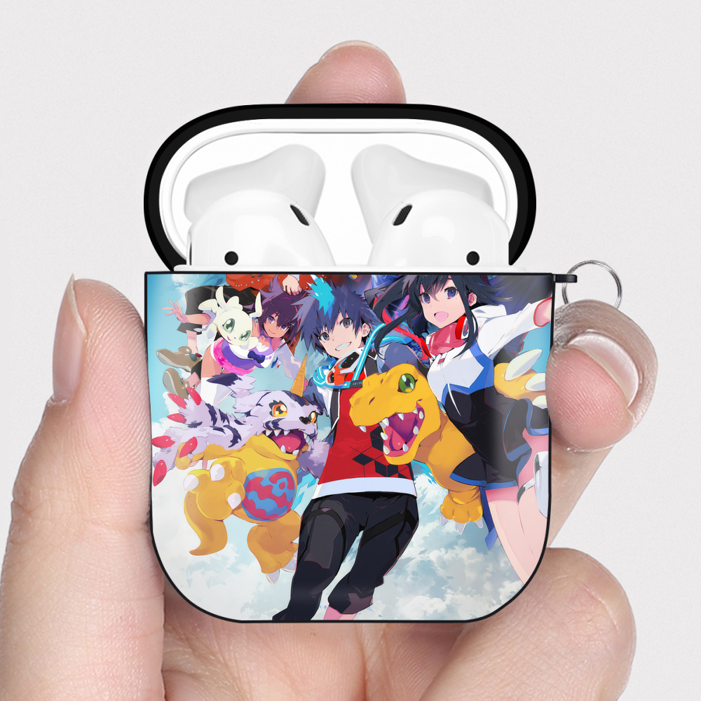 （画像用） Digimon デジタルモンスター/デジモン AirPods 第2世代保護ケース ハードシェル ブラック 耐衝撃・防指紋・カラビナ付き
