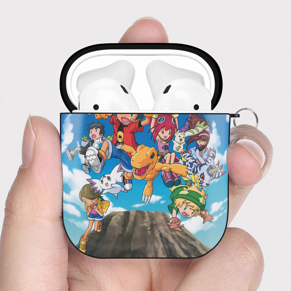 （画像用） Digimon デジタルモンスター/デジモン AirPods 第2世代保護ケース ハードシェル ブラック 耐衝撃・防指紋・カラビナ付き