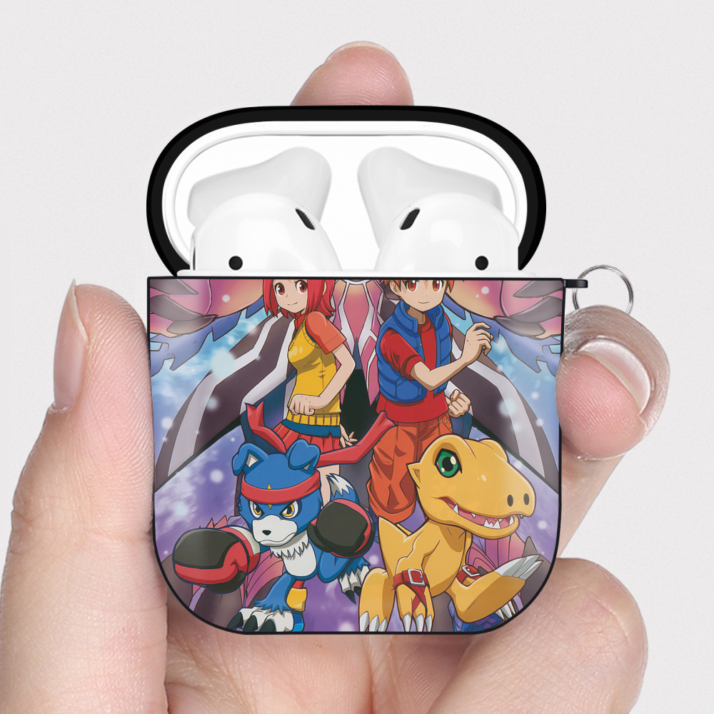 （画像用） Digimon デジタルモンスター/デジモン AirPods 第2世代保護ケース ハードシェル ブラック 耐衝撃・防指紋・カラビナ付き