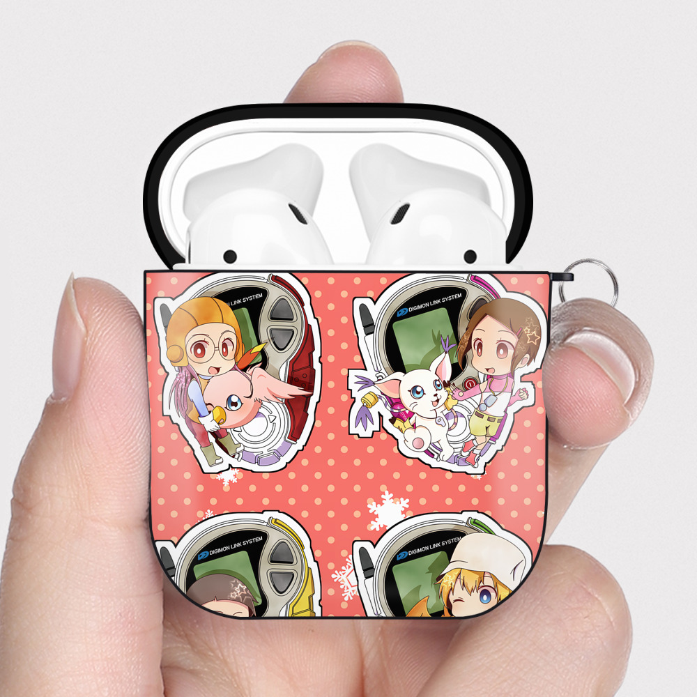（画像用） Digimon デジタルモンスター/デジモン AirPods 第2世代保護ケース ハードシェル ブラック 耐衝撃・防指紋・カラビナ付き