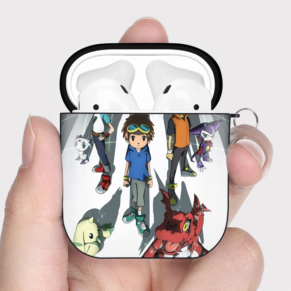 （画像用） Digimon デジタルモンスター/デジモン AirPods 第2世代保護ケース ハードシェル ブラック 耐衝撃・防指紋・カラビナ付き
