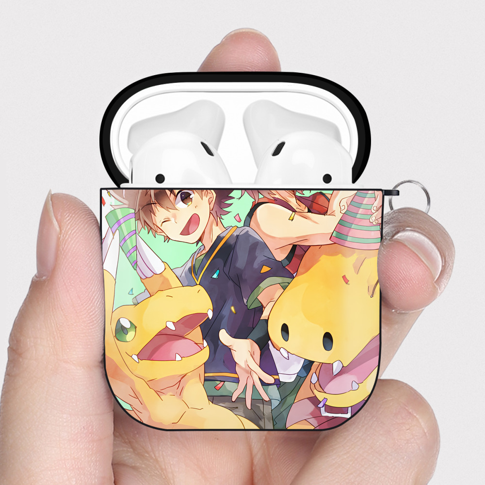 （画像用） Digimon デジタルモンスター/デジモン AirPods 第2世代保護ケース ハードシェル ブラック 耐衝撃・防指紋・カラビナ付き