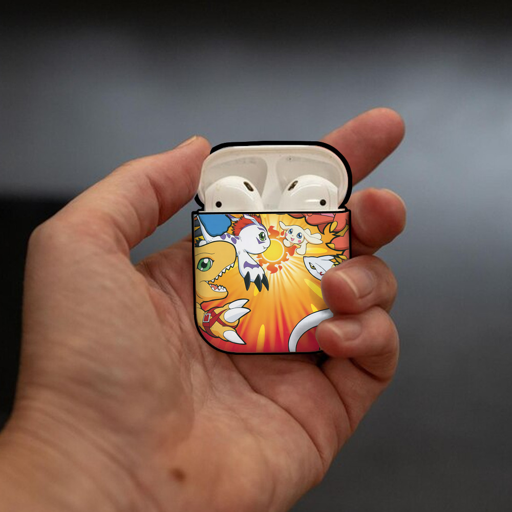 Digimon デジタルモンスター/デジモン AirPods 第2世代保護ケース ハードシェル ブラック 耐衝撃・防指紋・カラビナ付き