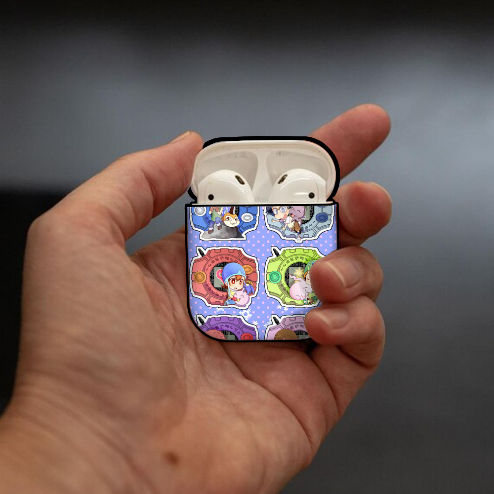 Digimon デジタルモンスター/デジモン AirPods 第2世代保護ケース ハードシェル ブラック 耐衝撃・防指紋・カラビナ付き