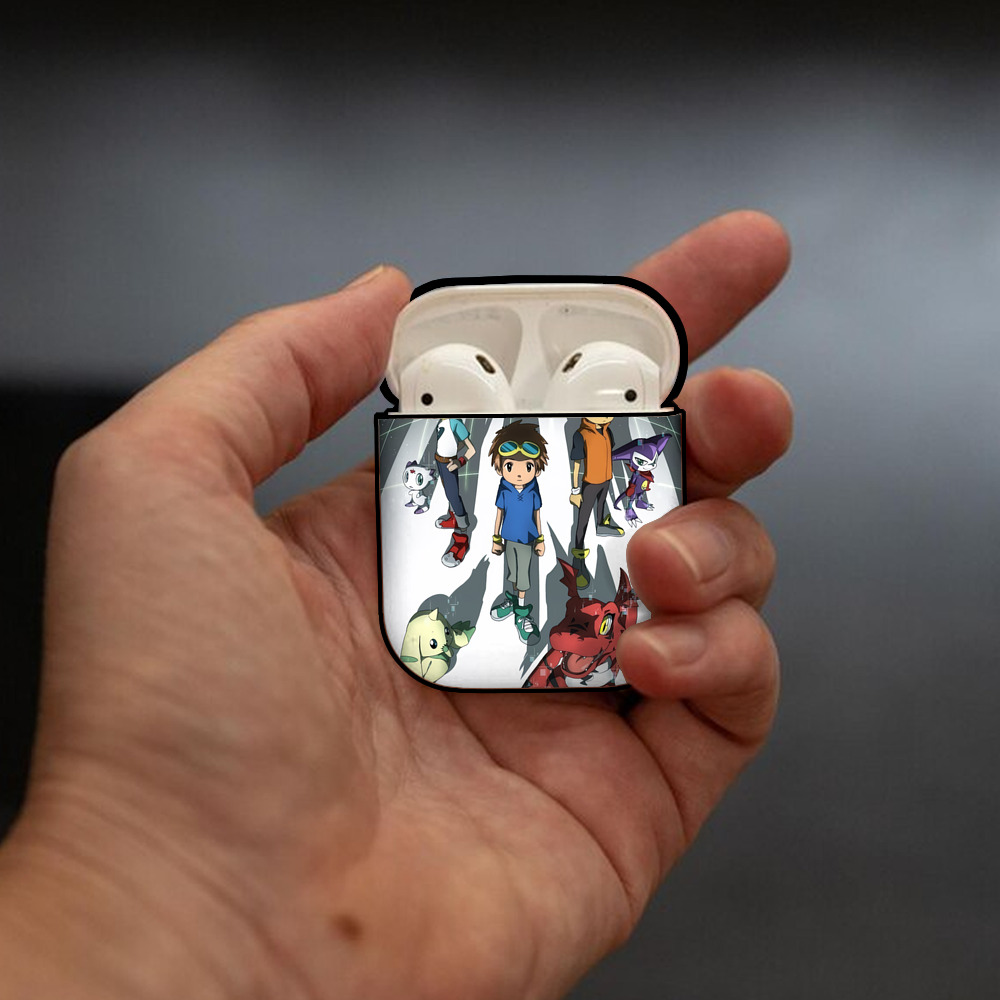 Digimon デジタルモンスター/デジモン AirPods 第2世代保護ケース ハードシェル ブラック 耐衝撃・防指紋・カラビナ付き