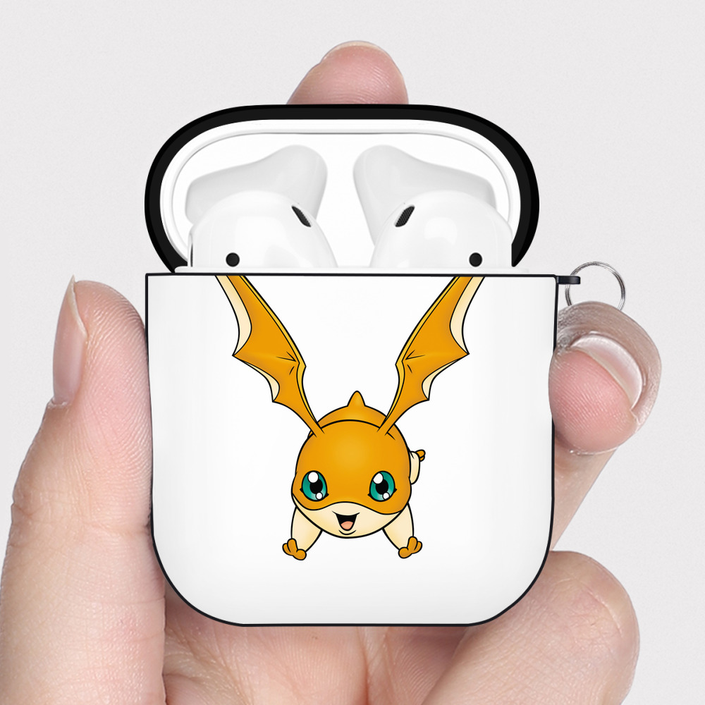 （画像用） Digimon デジタルモンスター/デジモン AirPods 第2世代保護ケース ハードシェル ブラック 耐衝撃・防指紋・カラビナ付き