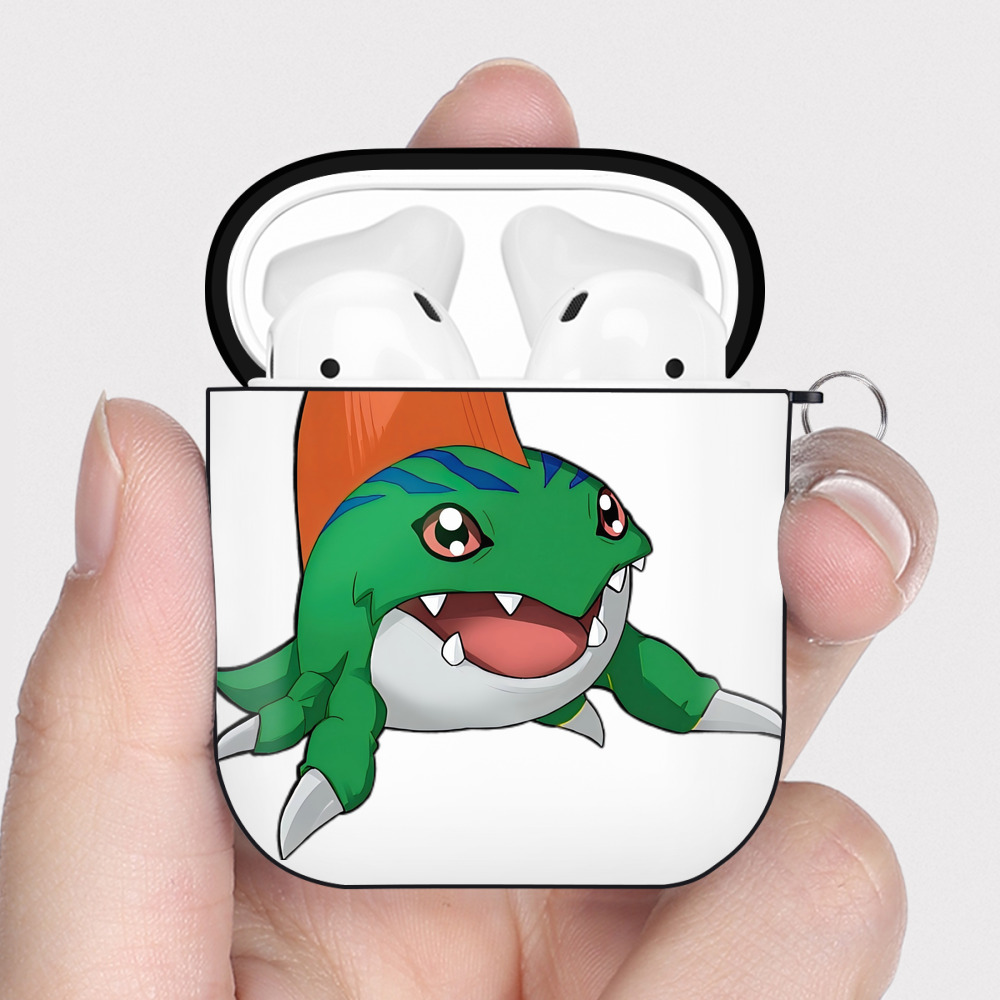 （画像用） Digimon デジタルモンスター/デジモン AirPods 第2世代保護ケース ハードシェル ブラック 耐衝撃・防指紋・カラビナ付き