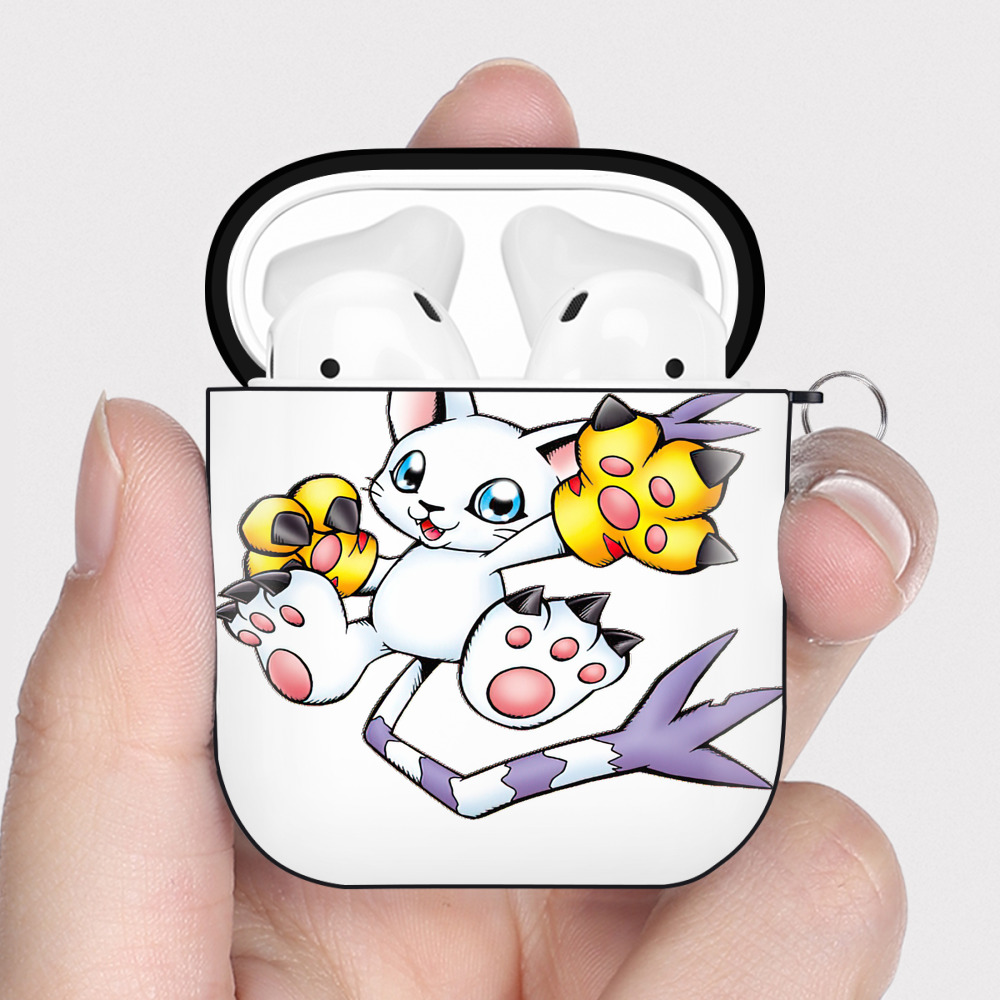 （画像用） Digimon デジタルモンスター/デジモン AirPods 第2世代保護ケース ハードシェル ブラック 耐衝撃・防指紋・カラビナ付き