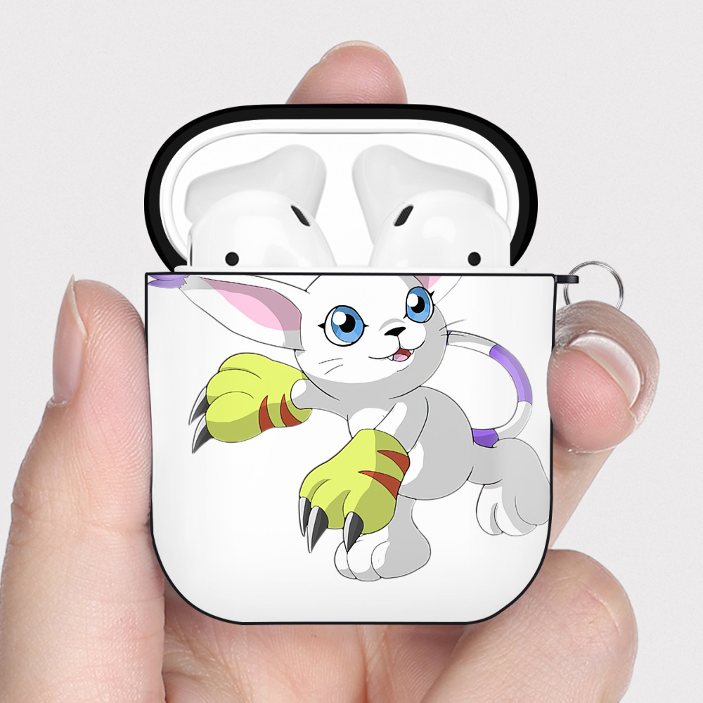 （画像用） Digimon デジタルモンスター/デジモン AirPods 第2世代保護ケース ハードシェル ブラック 耐衝撃・防指紋・カラビナ付き