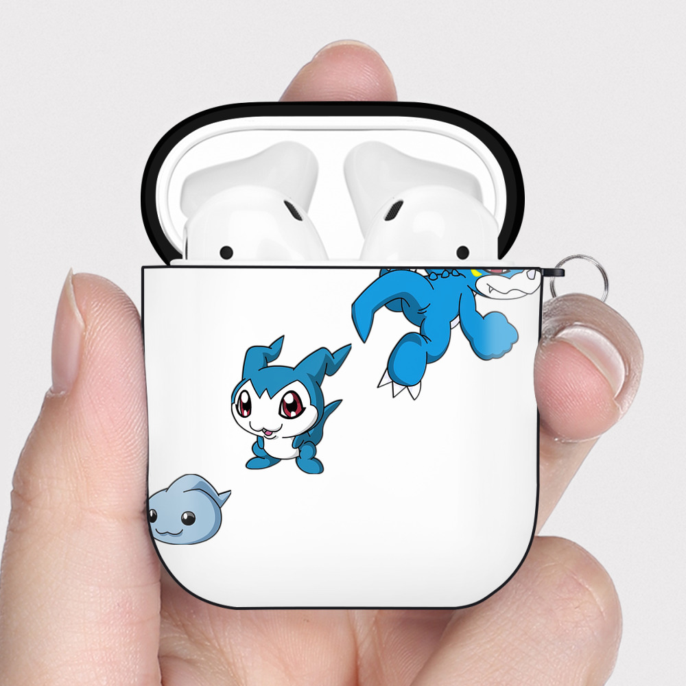 （画像用） Digimon デジタルモンスター/デジモン AirPods 第2世代保護ケース ハードシェル ブラック 耐衝撃・防指紋・カラビナ付き