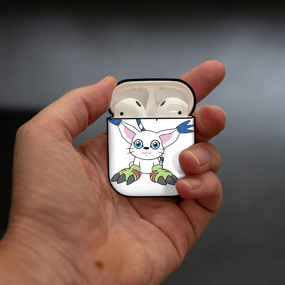 Digimon デジタルモンスター/デジモン AirPods 第2世代保護ケース ハードシェル ブラック 耐衝撃・防指紋・カラビナ付き
