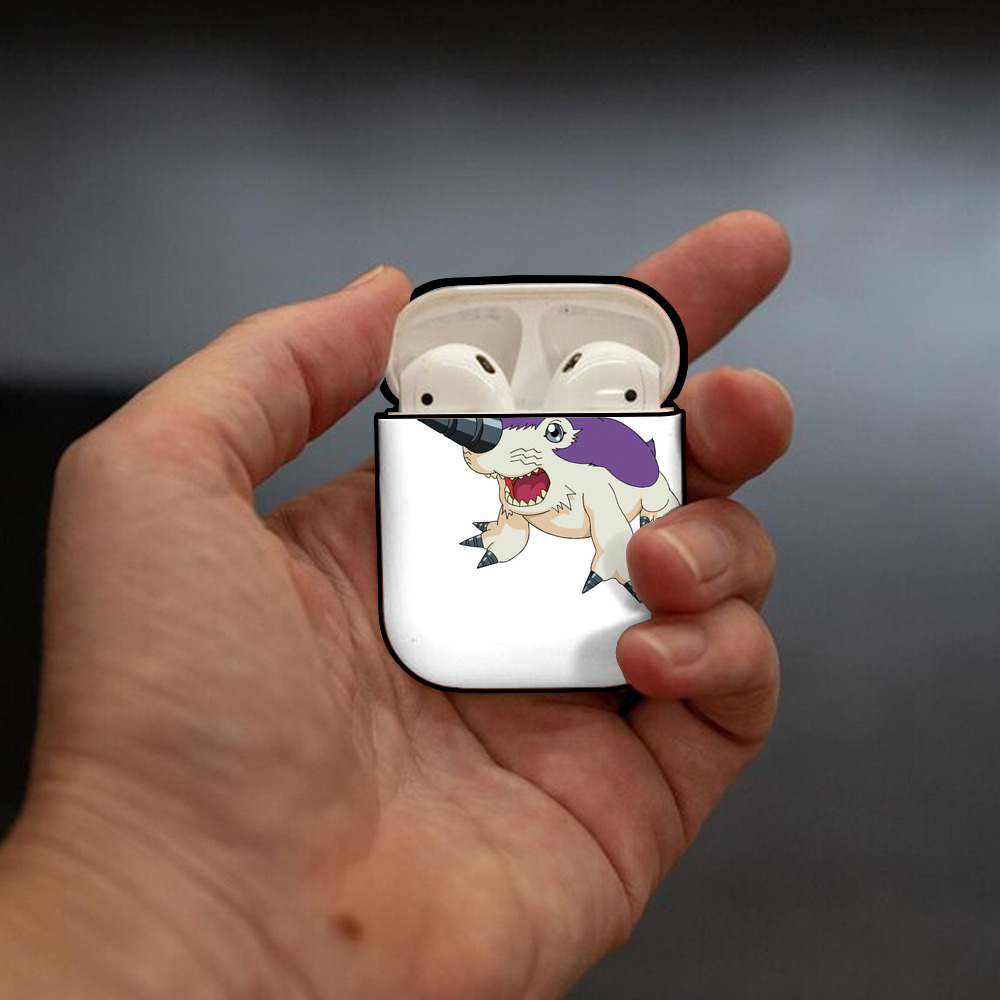 Digimon デジタルモンスター/デジモン AirPods 第2世代保護ケース ハードシェル ブラック 耐衝撃・防指紋・カラビナ付き