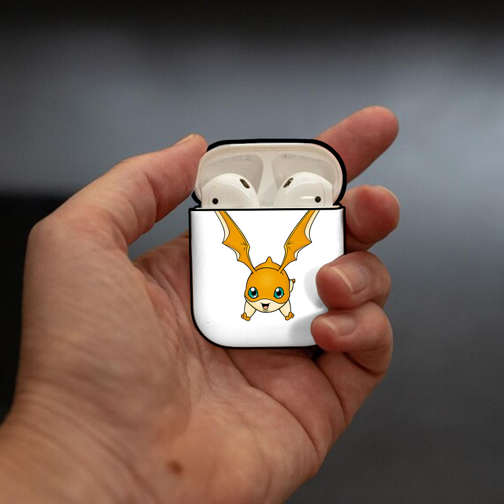 Digimon デジタルモンスター/デジモン AirPods 第2世代保護ケース ハードシェル ブラック 耐衝撃・防指紋・カラビナ付き
