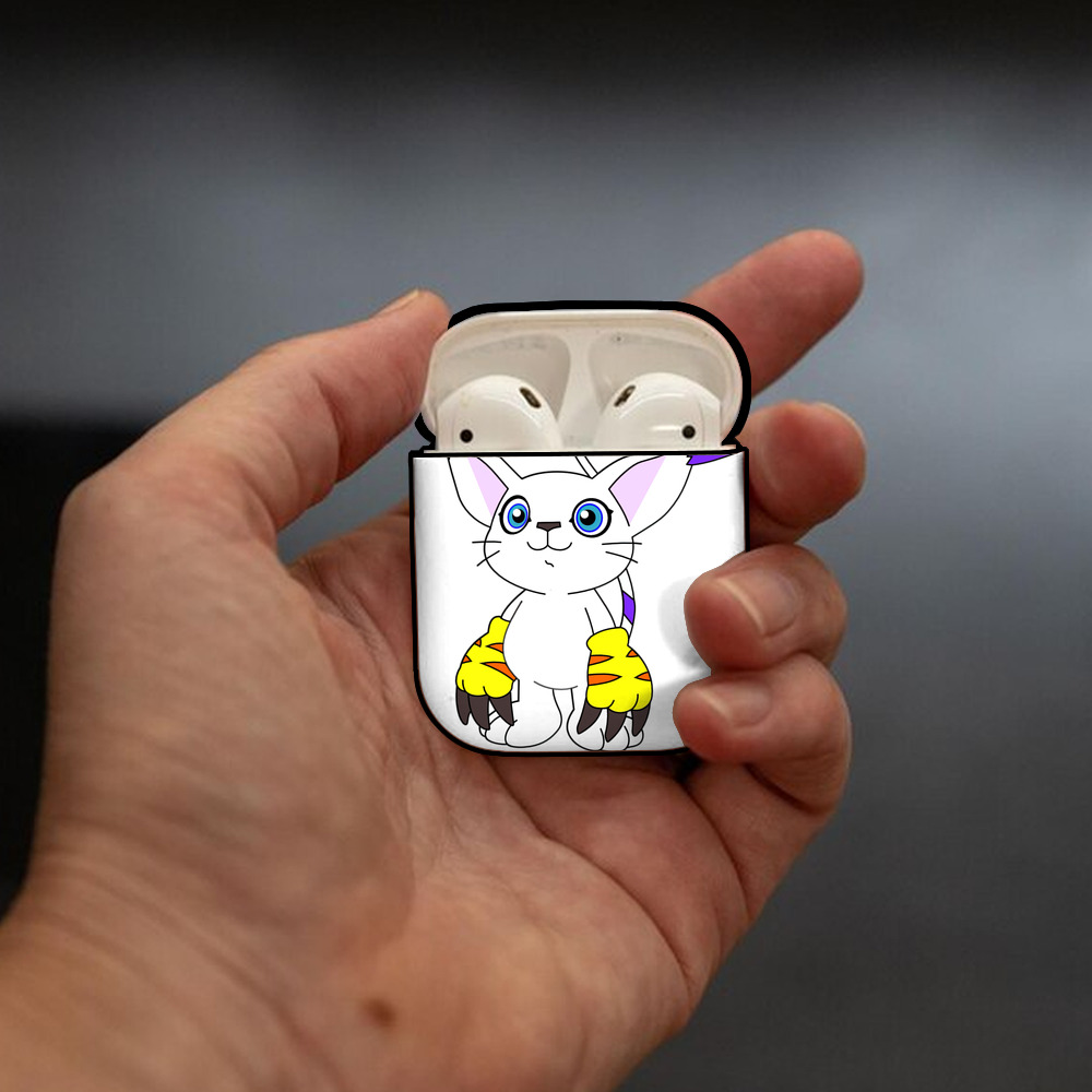 Digimon デジタルモンスター/デジモン AirPods 第2世代保護ケース ハードシェル ブラック 耐衝撃・防指紋・カラビナ付き