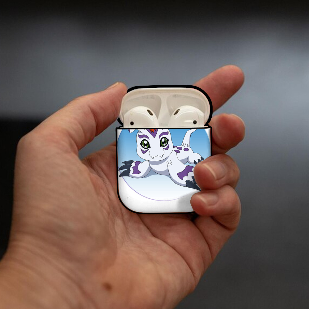 Digimon デジタルモンスター/デジモン AirPods 第2世代保護ケース ハードシェル ブラック 耐衝撃・防指紋・カラビナ付き