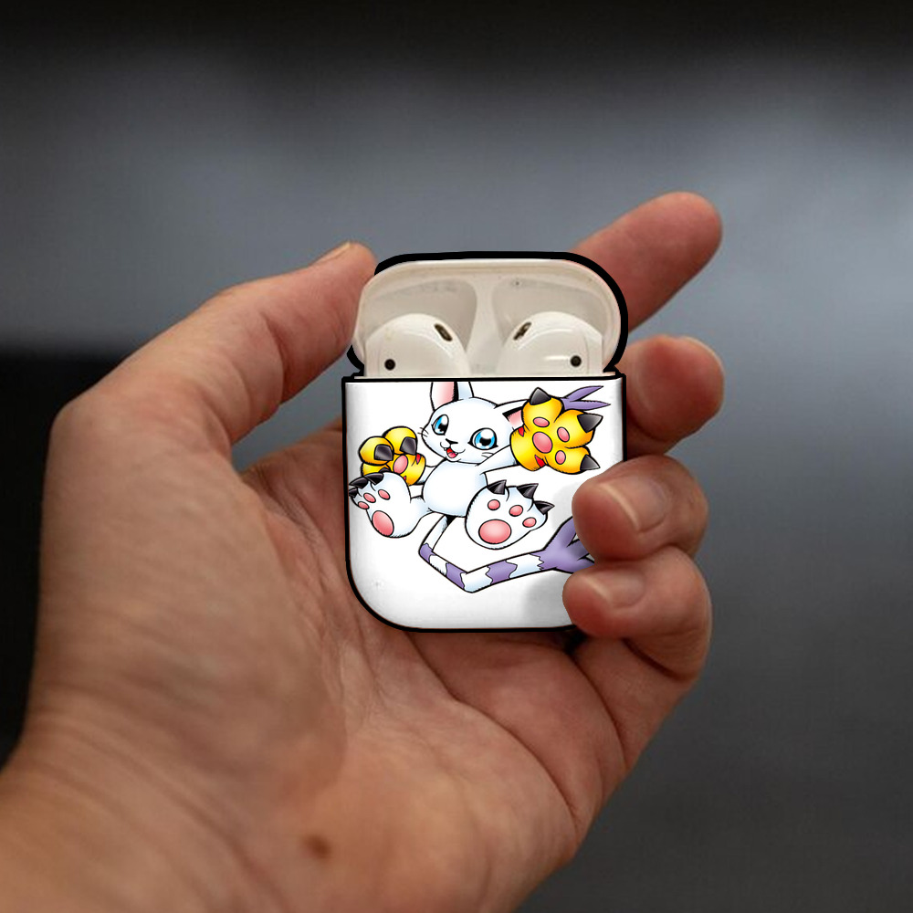 Digimon デジタルモンスター/デジモン AirPods 第2世代保護ケース ハードシェル ブラック 耐衝撃・防指紋・カラビナ付き