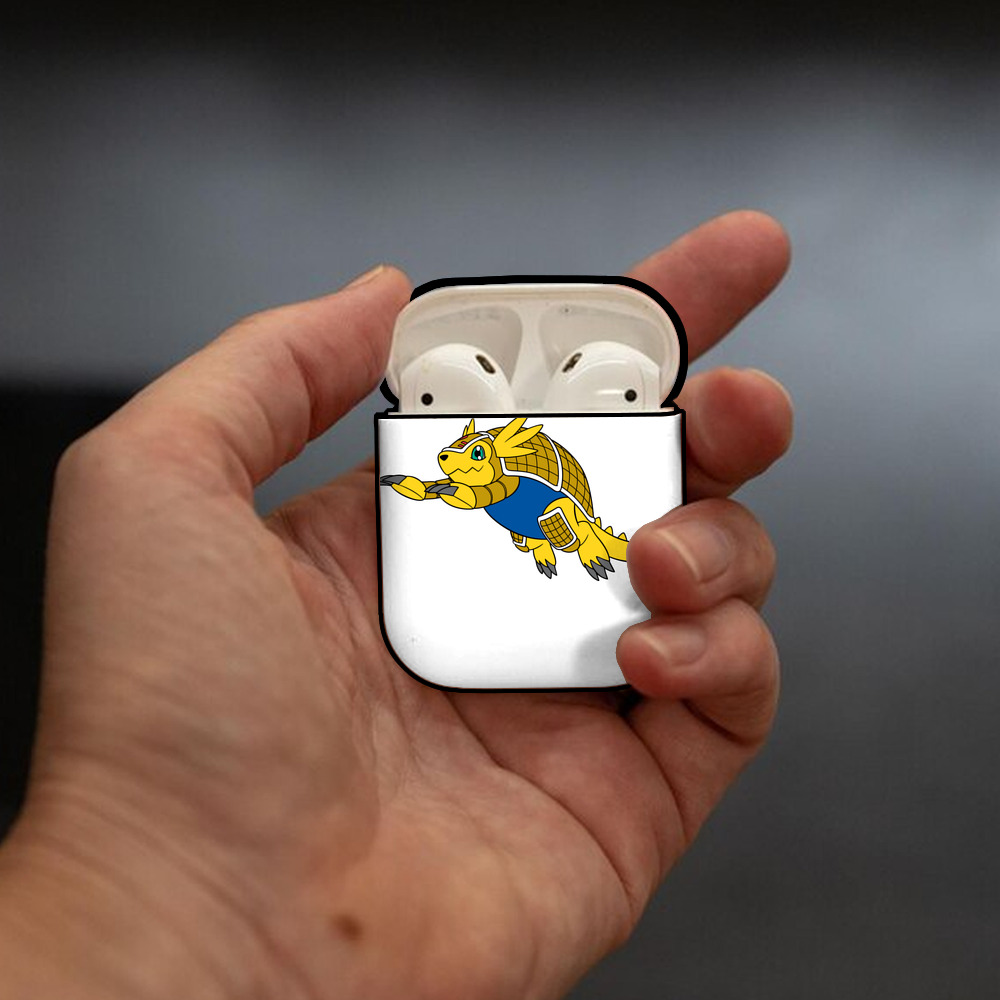 Digimon デジタルモンスター/デジモン AirPods 第2世代保護ケース ハードシェル ブラック 耐衝撃・防指紋・カラビナ付き