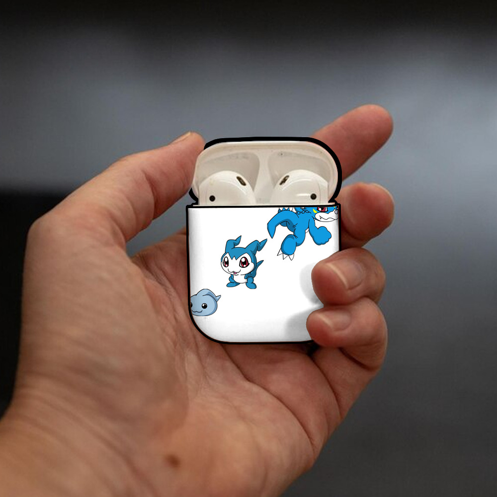 Digimon デジタルモンスター/デジモン AirPods 第2世代保護ケース ハードシェル ブラック 耐衝撃・防指紋・カラビナ付き