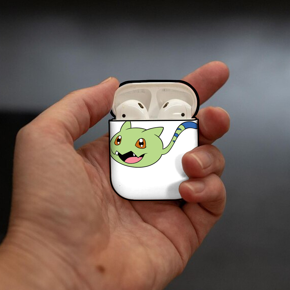 Digimon デジタルモンスター/デジモン AirPods 第2世代保護ケース ハードシェル ブラック 耐衝撃・防指紋・カラビナ付き