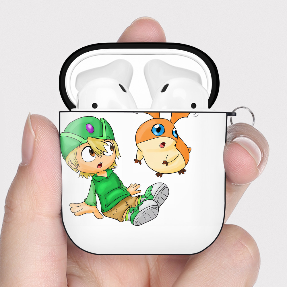 （画像用） Digimon デジタルモンスター/デジモン AirPods 第2世代保護ケース ハードシェル ブラック 耐衝撃・防指紋・カラビナ付き