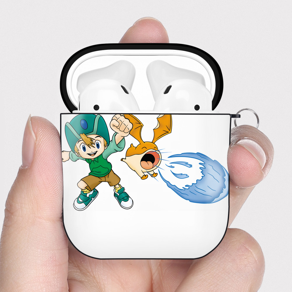 （画像用） Digimon デジタルモンスター/デジモン AirPods 第2世代保護ケース ハードシェル ブラック 耐衝撃・防指紋・カラビナ付き