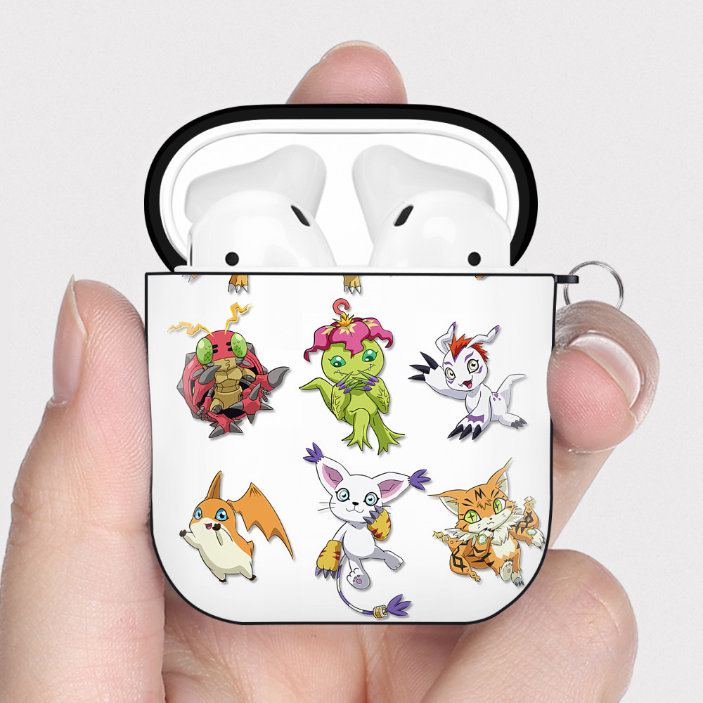 （画像用） Digimon デジタルモンスター/デジモン AirPods 第2世代保護ケース ハードシェル ブラック 耐衝撃・防指紋・カラビナ付き