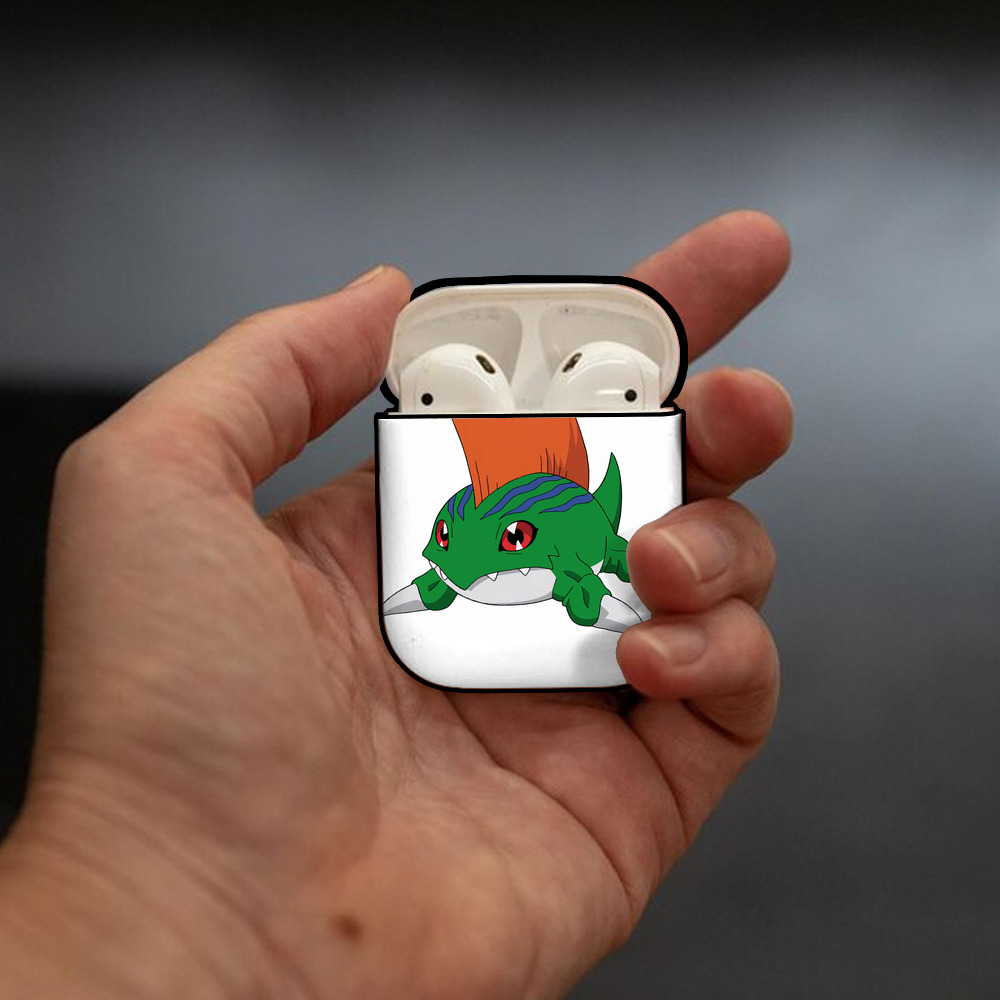 Digimon デジタルモンスター/デジモン AirPods 第2世代保護ケース ハードシェル ブラック 耐衝撃・防指紋・カラビナ付き