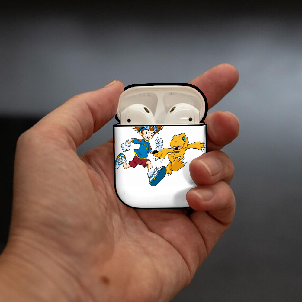 Digimon デジタルモンスター/デジモン AirPods 第2世代保護ケース ハードシェル ブラック 耐衝撃・防指紋・カラビナ付き