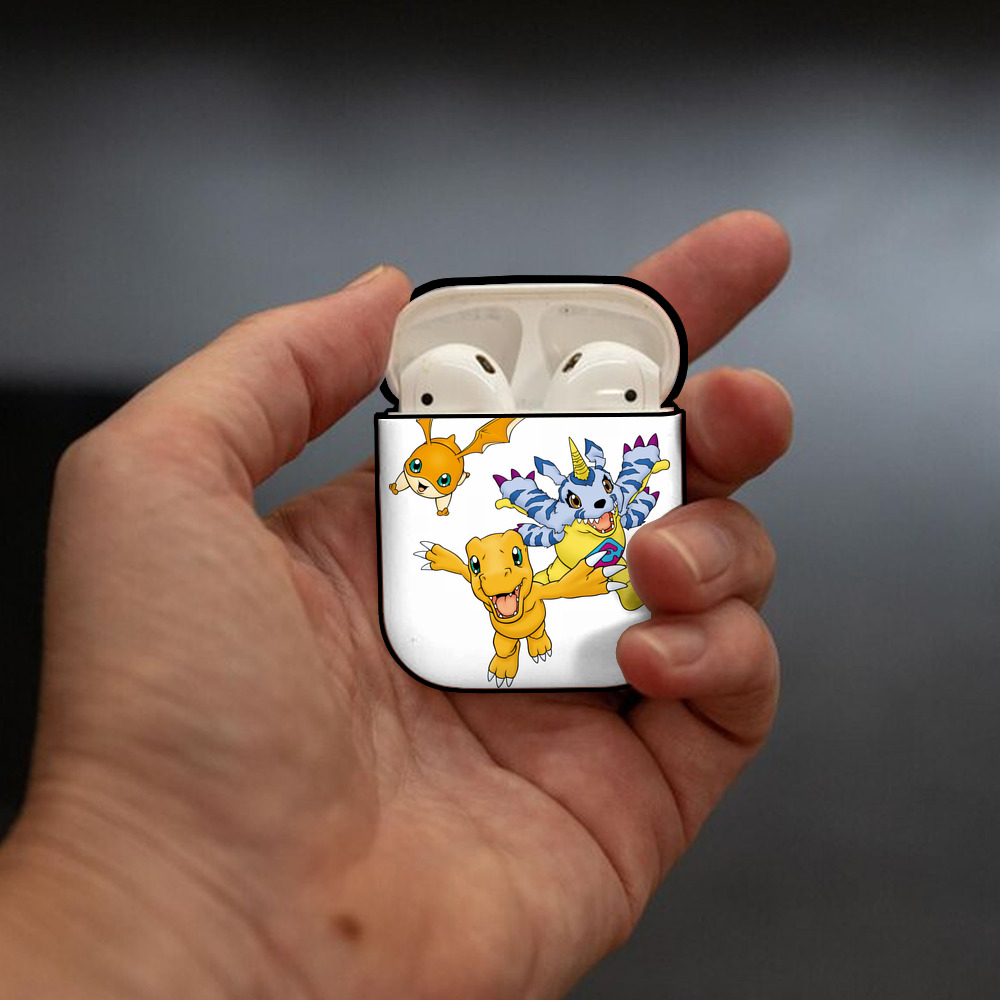 Digimon デジタルモンスター/デジモン AirPods 第2世代保護ケース ハードシェル ブラック 耐衝撃・防指紋・カラビナ付き